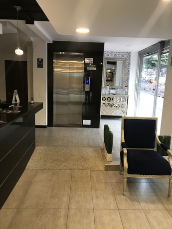 Imagen de los interiores del Hotel Express 53. Foto 18