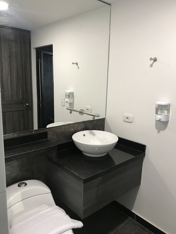 Imagen de la habitación del Hotel Express 53. Foto 15