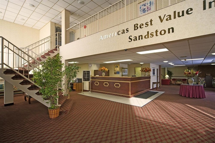 Imagen de los interiores del Hotel Express Airport Inn. Foto 6