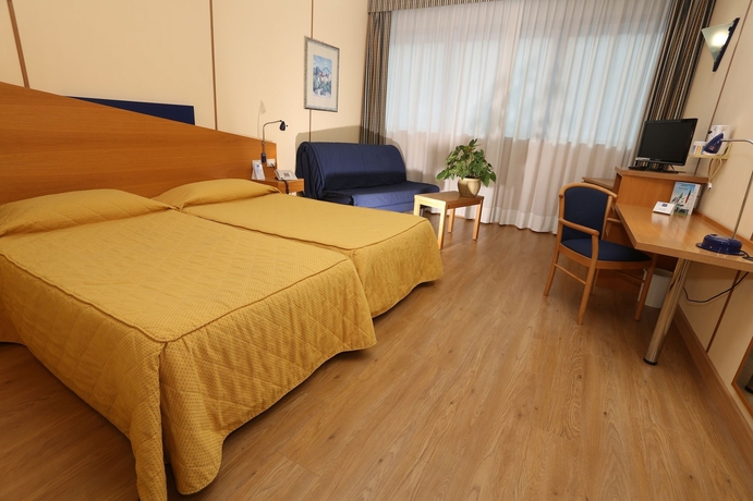 Imagen de la habitación del Hotel Express Aosta East. Foto 12