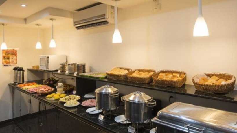 Imagen del bar/restaurante del Hotel Express Arrey. Foto 10