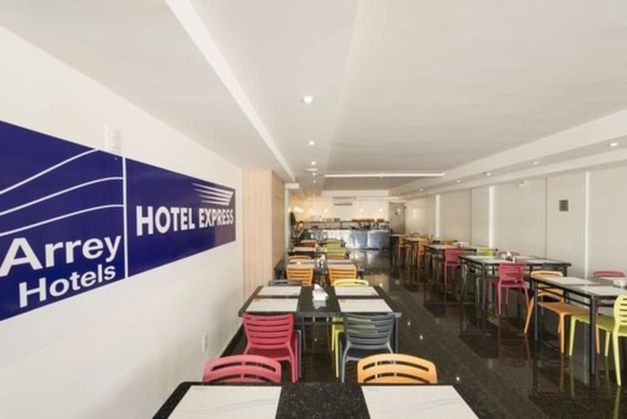 Imagen del bar/restaurante del Hotel Express Arrey. Foto 15