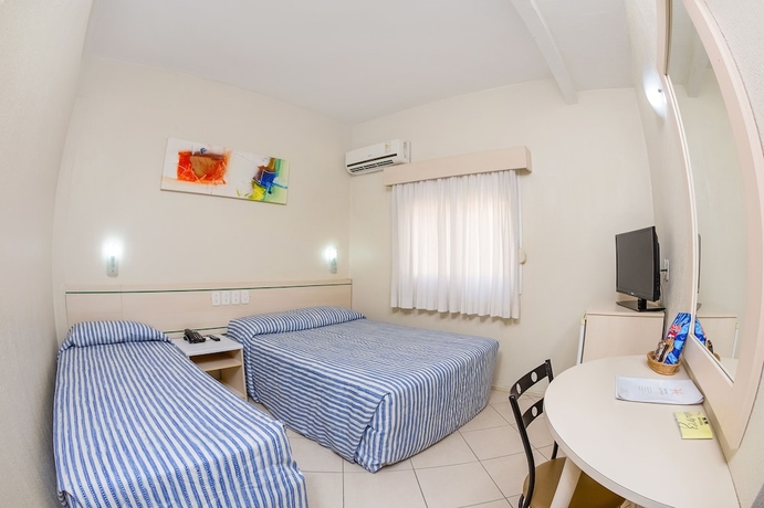 Imagen de la habitación del Hotel Express Canoas. Foto 8