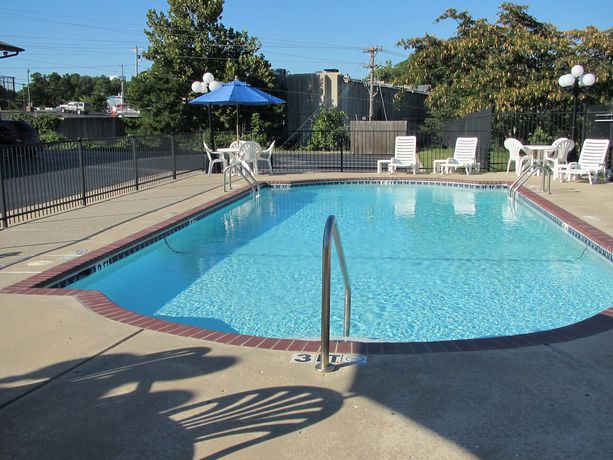 Imagen de la piscina del Hotel Express Inn, Eureka Springs. Foto 10