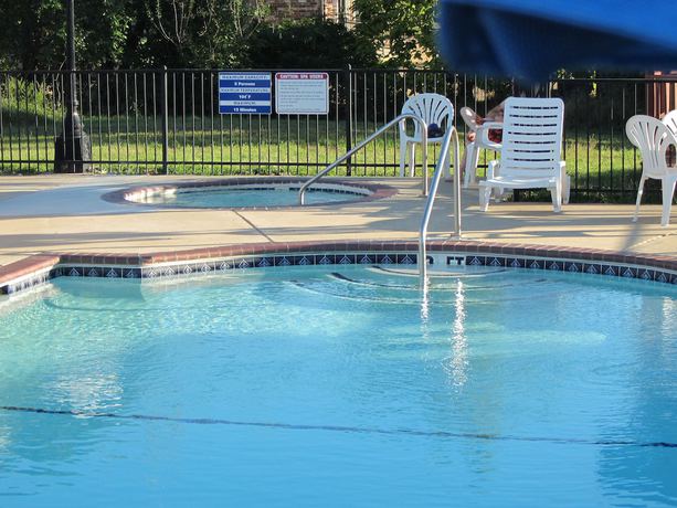 Imagen de la piscina del Hotel Express Inn, Eureka Springs. Foto 11