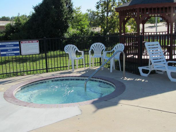 Imagen de la piscina del Hotel Express Inn, Eureka Springs. Foto 14