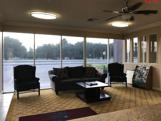Imagen de los interiores del Hotel Express Inn, Lafayette. Foto 12