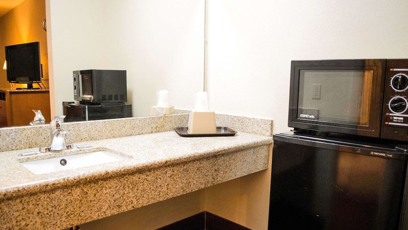 Imagen de la habitación del Hotel Express Inn Newport News. Foto 6