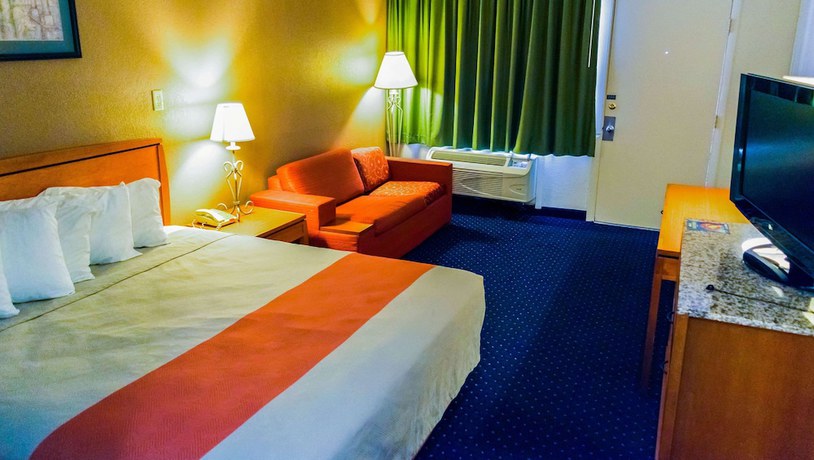 Imagen de la habitación del Hotel Express Inn Newport News. Foto 9
