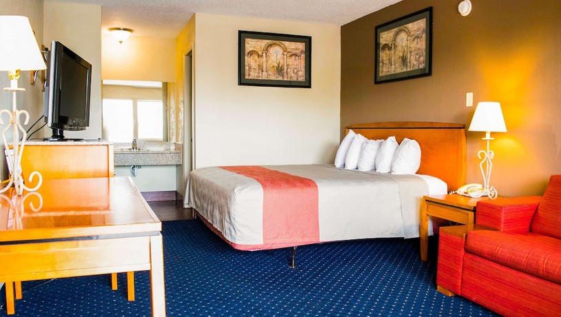 Imagen de la habitación del Hotel Express Inn Newport News. Foto 14