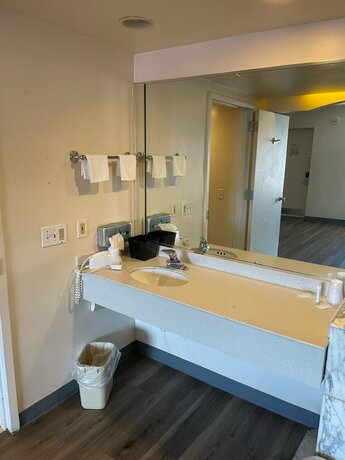 Imagen de la habitación del Hotel Express Inn -Rahway. Foto 17