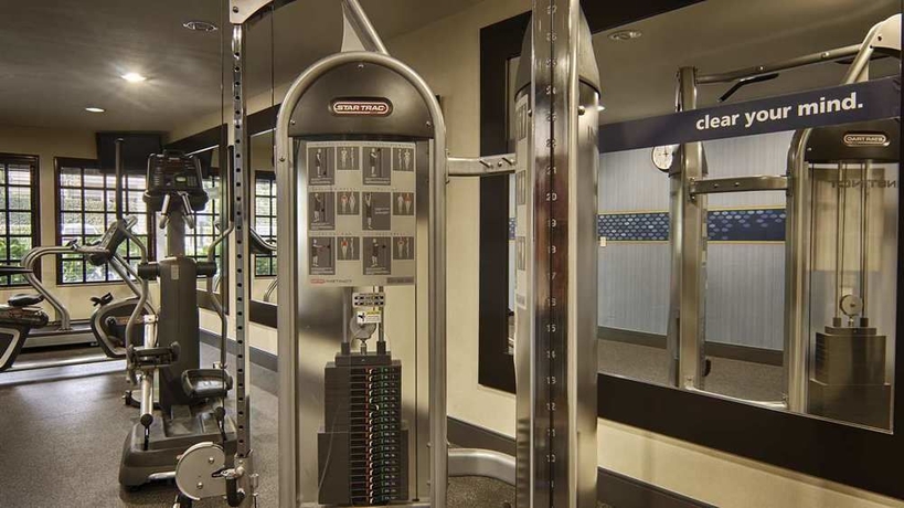 Imagen de los interiores del Hotel Express Inn, Santa Ana. Foto 9