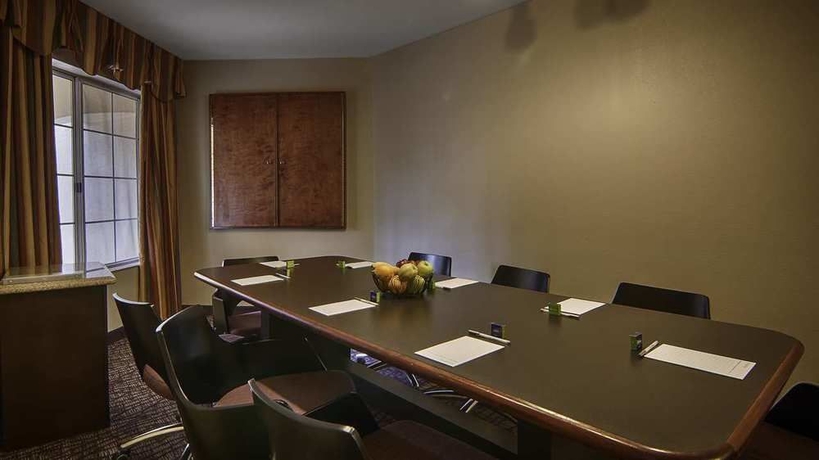 Imagen de los interiores del Hotel Express Inn, Santa Ana. Foto 13