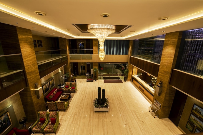 Imagen del bar/restaurante del Hotel Express Inn The Business Luxury. Foto 2