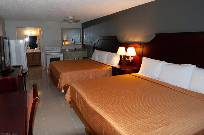 Imagen de la habitación del Hotel Express Inn & Suites Clearwater. Foto 2
