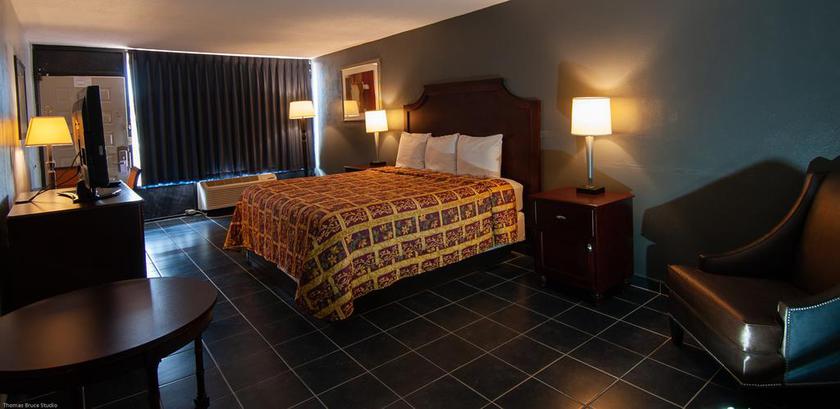 Imagen de la habitación del Hotel Express Inn & Suites Clearwater. Foto 5