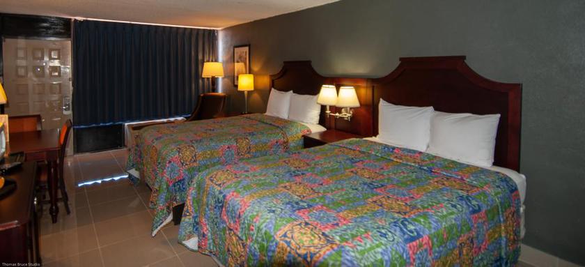 Imagen de la habitación del Hotel Express Inn & Suites Clearwater. Foto 6