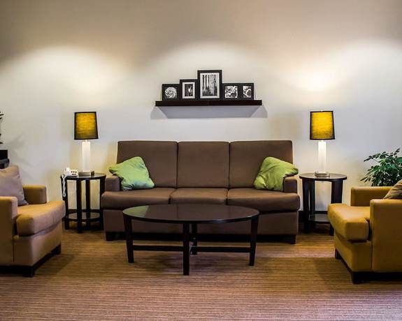Imagen de los interiores del Hotel Express Inn & Suites. Foto 16