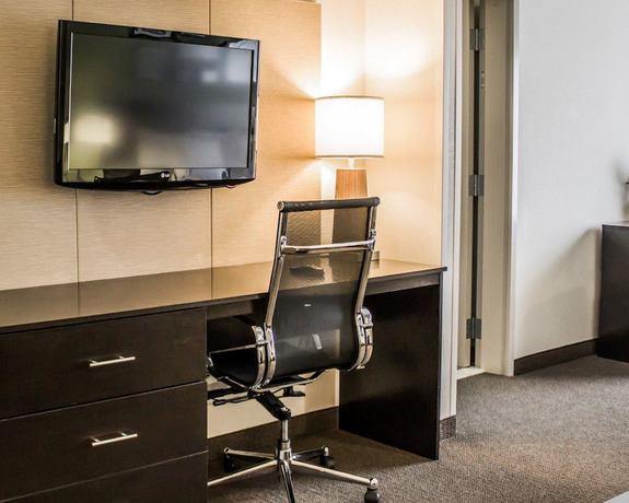 Imagen de la habitación del Hotel Express Inn & Suites. Foto 6