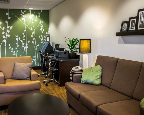 Imagen de los interiores del Hotel Express Inn & Suites. Foto 19