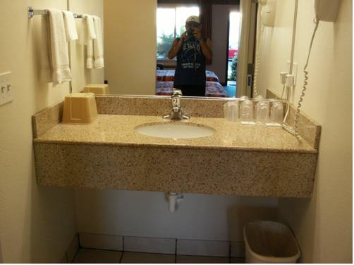 Imagen de la habitación del Hotel Express Inn and Suites, Eugene. Foto 8