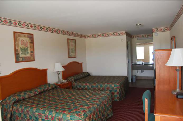 Imagen de la habitación del Hotel Express Inn and Suites. Foto 12