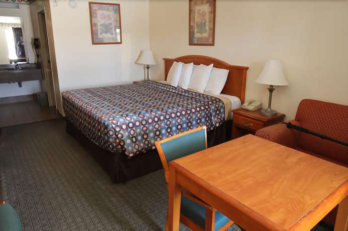 Imagen de la habitación del Hotel Express Inn and Suites. Foto 14