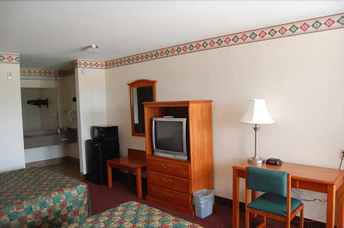 Imagen de la habitación del Hotel Express Inn and Suites. Foto 15