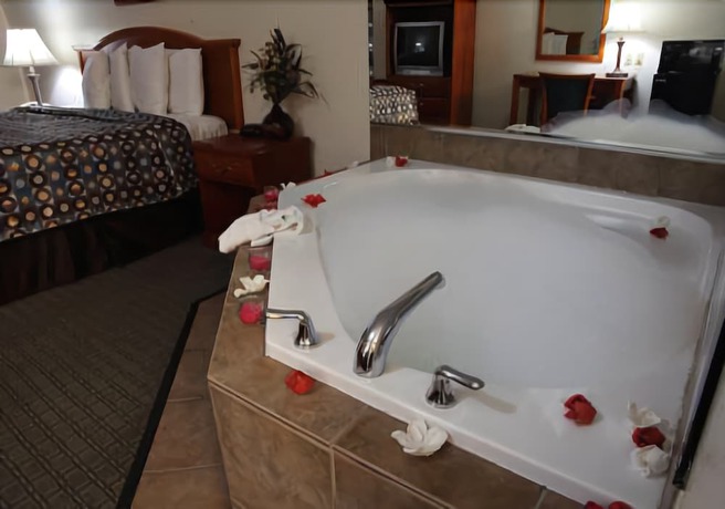 Imagen de la habitación del Hotel Express Inn and Suites. Foto 16