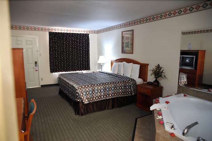 Imagen de la habitación del Hotel Express Inn and Suites. Foto 18