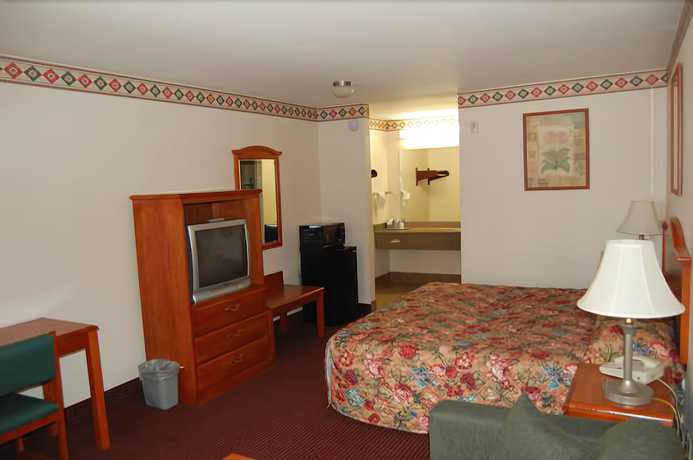 Imagen de la habitación del Hotel Express Inn and Suites. Foto 19