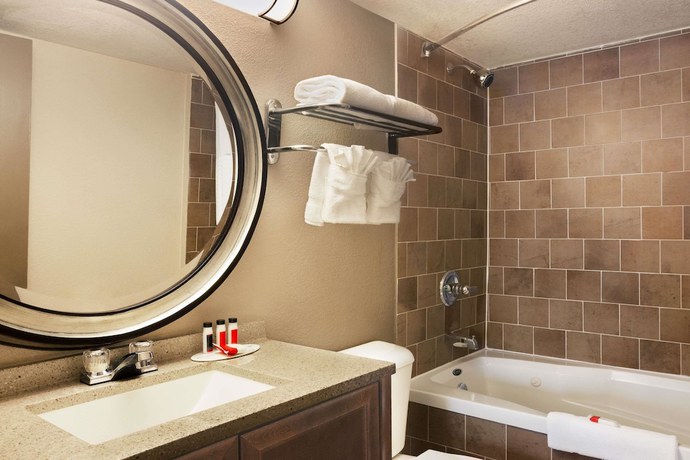 Imagen de la habitación del Hotel Express Inn and Suites, Little Rock. Foto 6