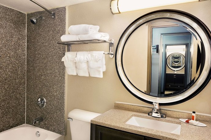 Imagen de la habitación del Hotel Express Inn and Suites, Little Rock. Foto 10