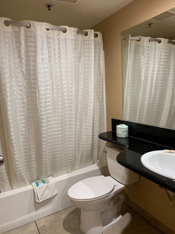 Imagen de la habitación del Hotel Express Inn and Suites, Ontario. Foto 17