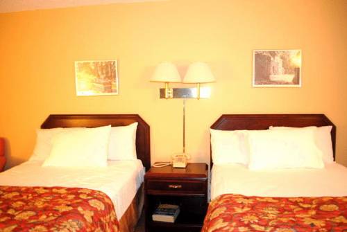Imagen de la habitación del Hotel Express Inn and Suites San Antonio Seaworld Medical Center. Foto 4