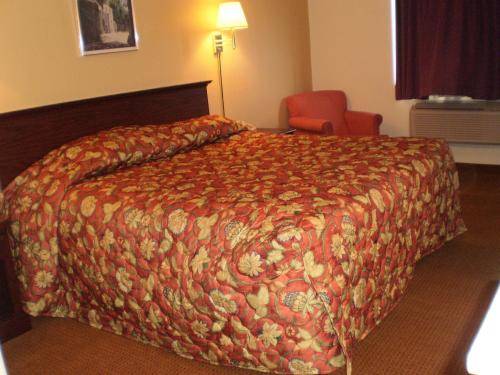Imagen de la habitación del Hotel Express Inn and Suites San Antonio Seaworld Medical Center. Foto 6