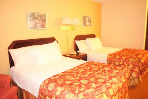 Imagen de la habitación del Hotel Express Inn and Suites San Antonio Seaworld Medical Center. Foto 11