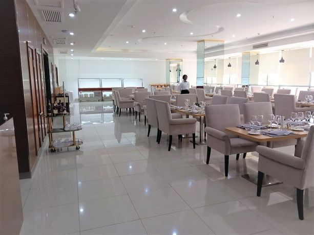 Imagen del bar/restaurante del Hotel Express, Luanda. Foto 2