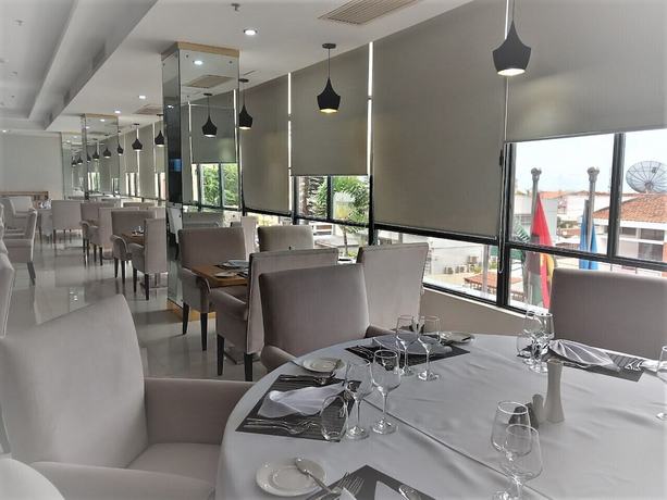 Imagen del bar/restaurante del Hotel Express, Luanda. Foto 3
