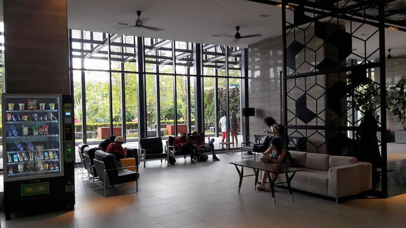 Imagen de los interiores del Hotel Expressionz Suites by iHost Global. Foto 19