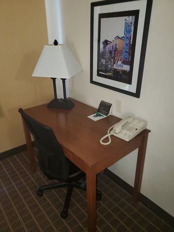 Imagen de la habitación del Hotel Expressway Suites Fargo. Foto 8