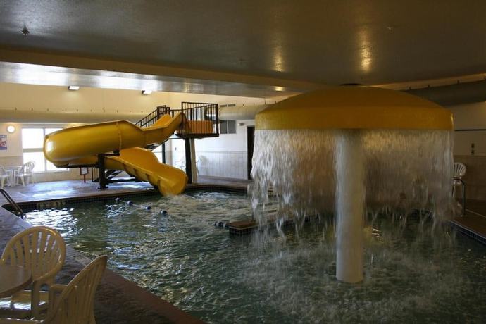 Imagen de la piscina del Hotel Expressway Suites Fargo. Foto 20