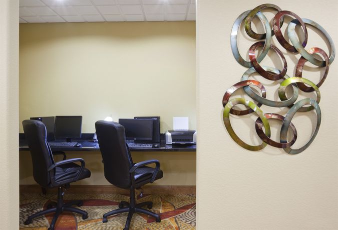 Imagen del bar/restaurante del Hotel Expressway Suites Of Grand Forks. Foto 6
