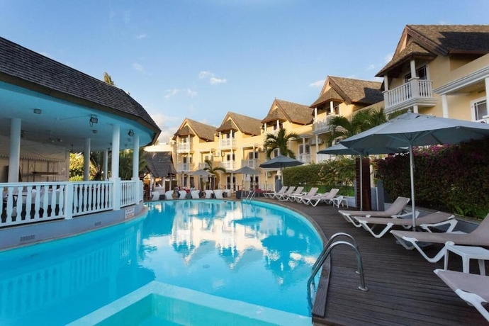 Imagen de la piscina del Hotel Exsel Ermitage. Foto 10