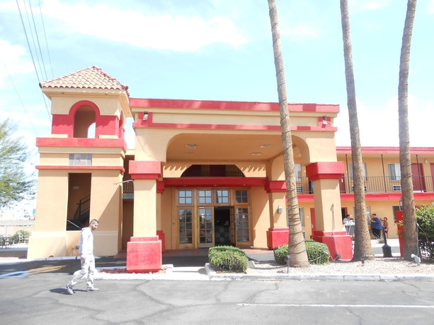 Imagen de los exteriores del Hotel Extend-a-suites Phoenix. Foto 8