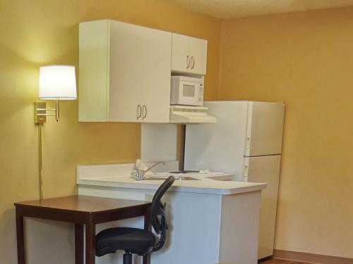 Imagen de la habitación del Hotel Extended Stay America Select Suites - Gainesville - I-75. Foto 16