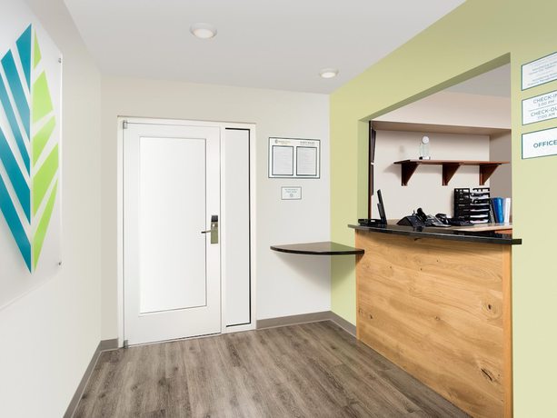 Imagen de los interiores del Hotel Extended Stay America Select Suites - Kansas City - Stadium. Foto 17