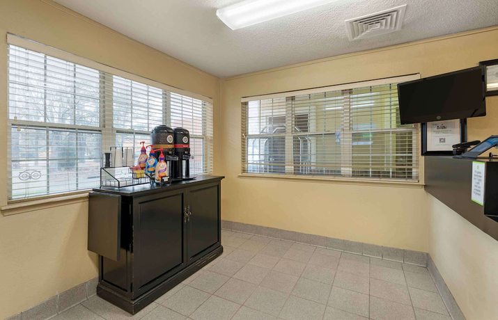 Imagen de los interiores del Hotel Extended Stay America Select Suites Newport News Oyster Pt. Foto 19