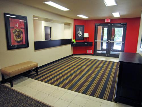 Imagen de los exteriores del Hotel Extended Stay America Select Suites - Tampa - North - USF - Attractions. Foto 5