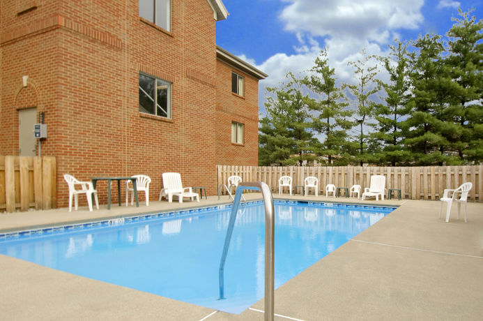 Imagen de la piscina del Hotel Extended Stay America Suites Evansville East. Foto 9